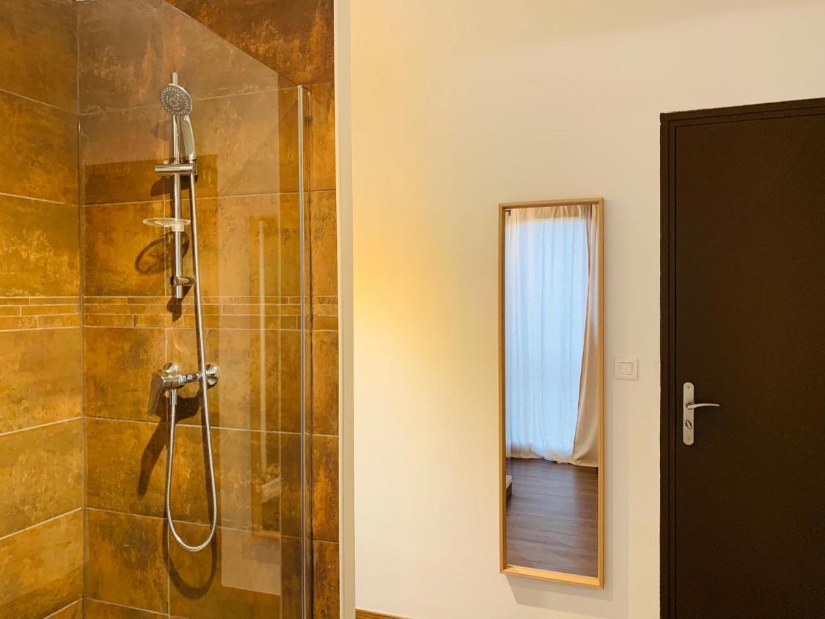 Rose Appartement Маноск Екстериор снимка